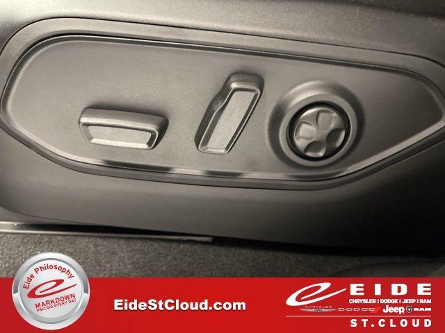 new 2025 Jeep Grand Cherokee car, priced at $40,913