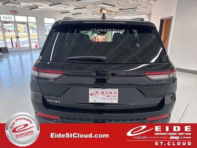 new 2025 Jeep Grand Cherokee car, priced at $40,913