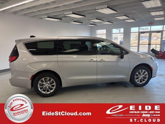 new 2026 Chrysler Pacifica car, priced at $45,276