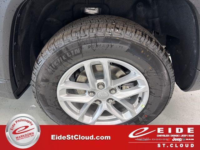 new 2025 Jeep Grand Cherokee car, priced at $37,256