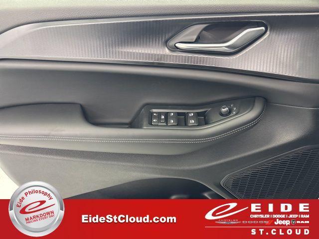 new 2025 Jeep Grand Cherokee car, priced at $37,256