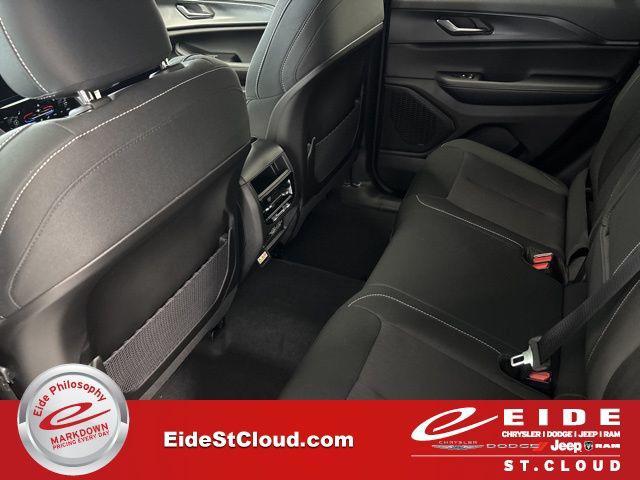 new 2025 Jeep Grand Cherokee car, priced at $37,256