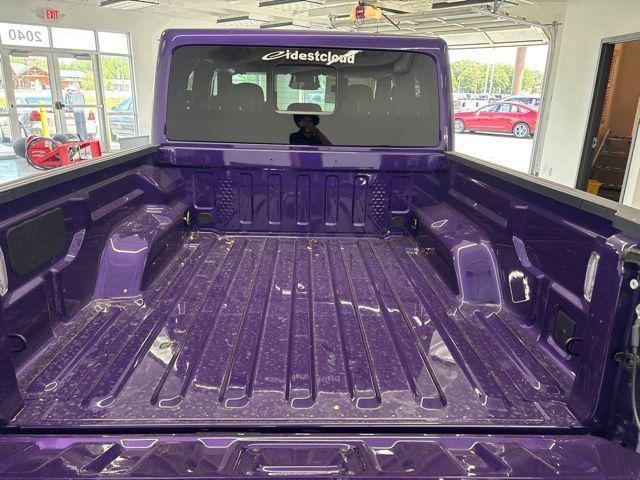 new 2026 Jeep Gladiator car, priced at $43,242
