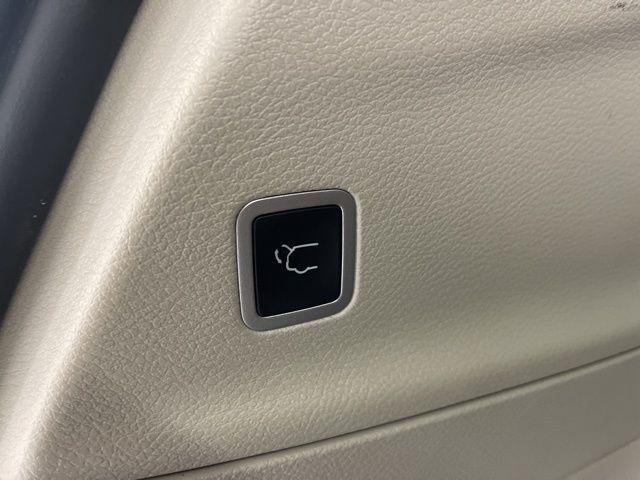 used 2024 Chrysler Pacifica car, priced at $27,500