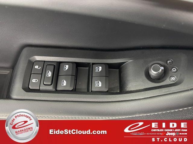 new 2025 Jeep Grand Cherokee car, priced at $45,651