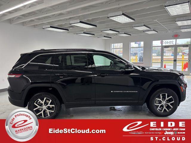 new 2025 Jeep Grand Cherokee car, priced at $45,651
