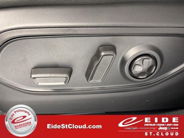 new 2025 Jeep Grand Cherokee car, priced at $45,651