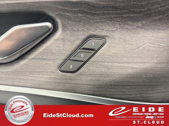 new 2025 Jeep Grand Cherokee car, priced at $45,651