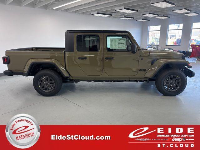 new 2026 Jeep Gladiator car, priced at $45,070