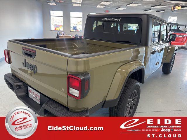 new 2026 Jeep Gladiator car, priced at $45,070
