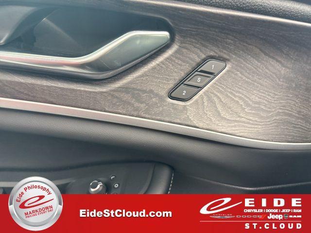 new 2025 Jeep Grand Cherokee car, priced at $38,915