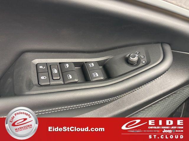 new 2025 Jeep Grand Cherokee car, priced at $38,915