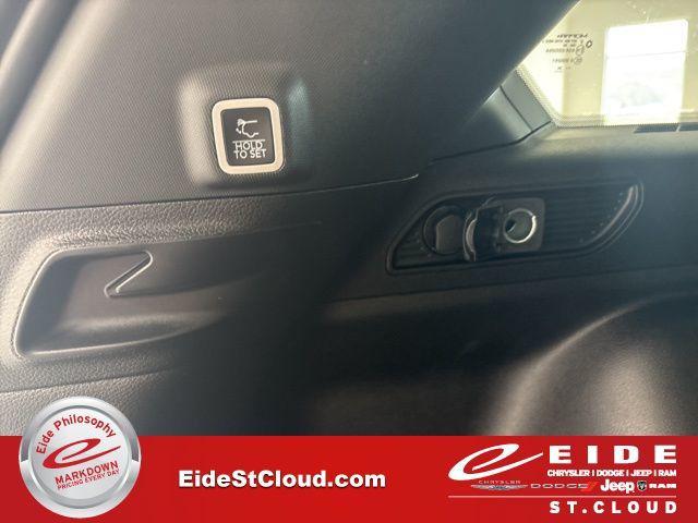 new 2025 Jeep Grand Cherokee car, priced at $38,915