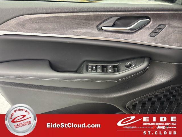 new 2025 Jeep Grand Cherokee L car, priced at $44,739