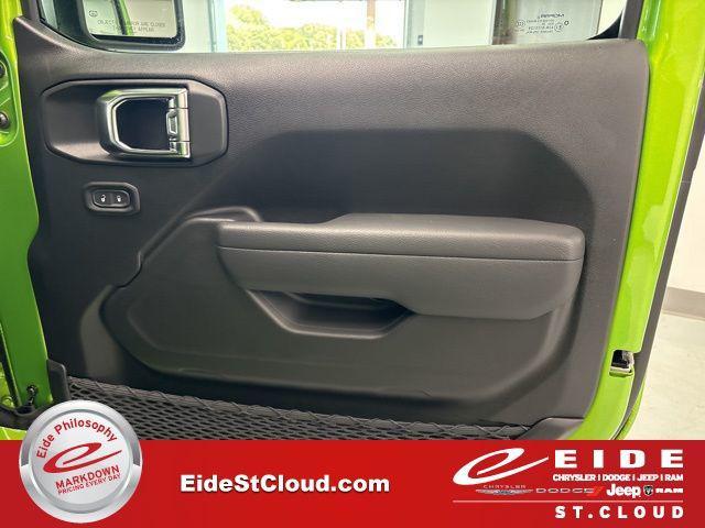 new 2025 Jeep Wrangler car, priced at $45,462