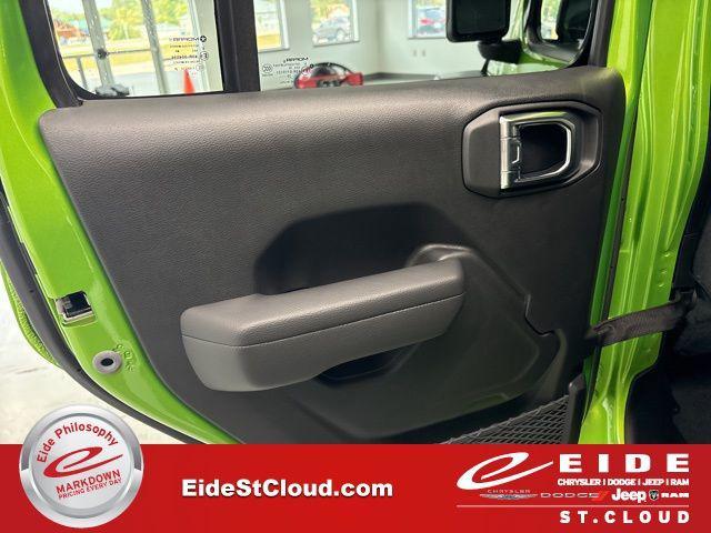 new 2025 Jeep Wrangler car, priced at $45,462