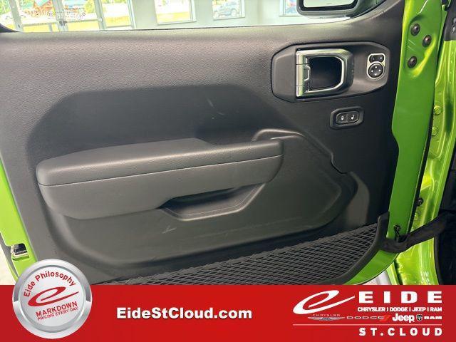 new 2025 Jeep Wrangler car, priced at $45,462