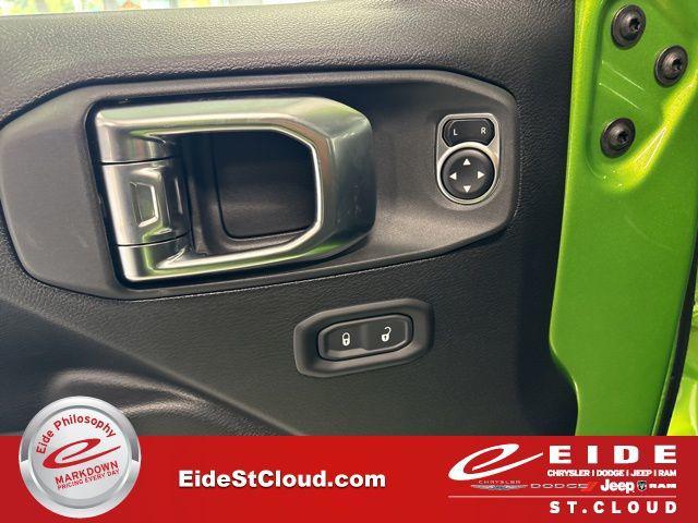 new 2025 Jeep Wrangler car, priced at $45,462