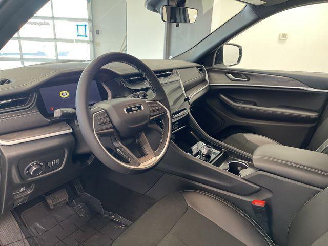 new 2026 Jeep Grand Cherokee car, priced at $39,997