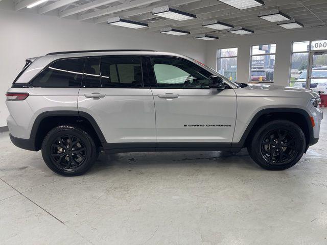 used 2025 Jeep Grand Cherokee car, priced at $32,850