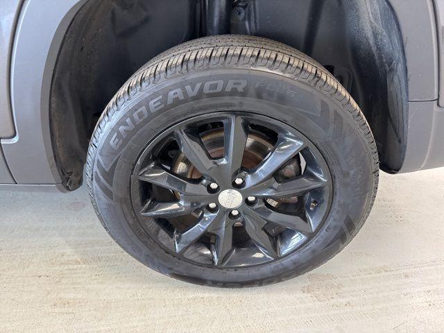 used 2014 Jeep Cherokee car, priced at $6,000