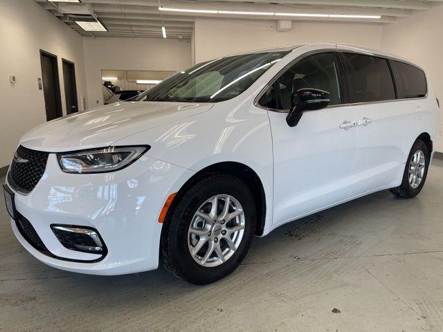 used 2025 Chrysler Pacifica car, priced at $29,500