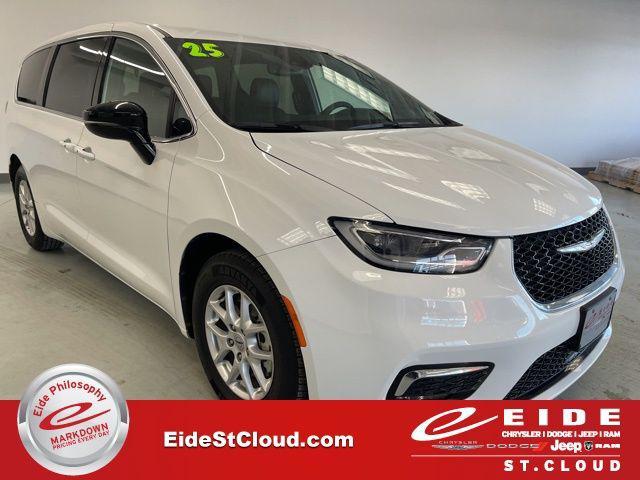 used 2025 Chrysler Pacifica car, priced at $29,500