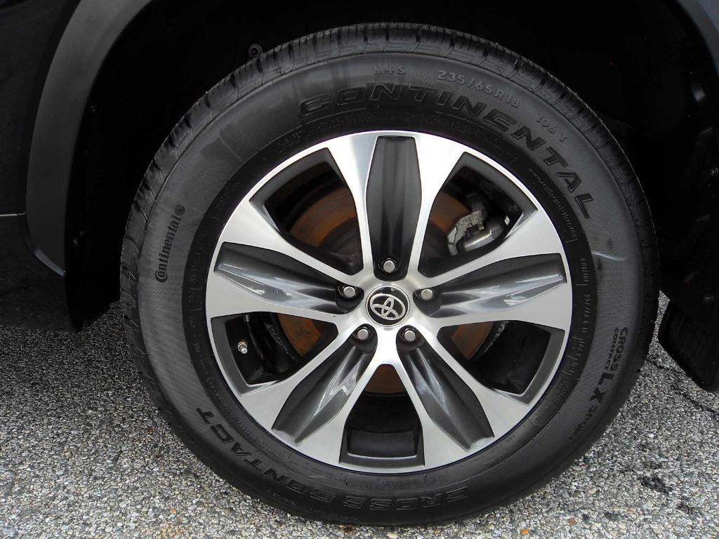 used 2023 Toyota Highlander car, priced at $34,879