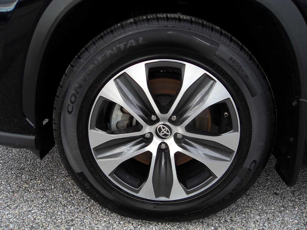 used 2023 Toyota Highlander car, priced at $34,879