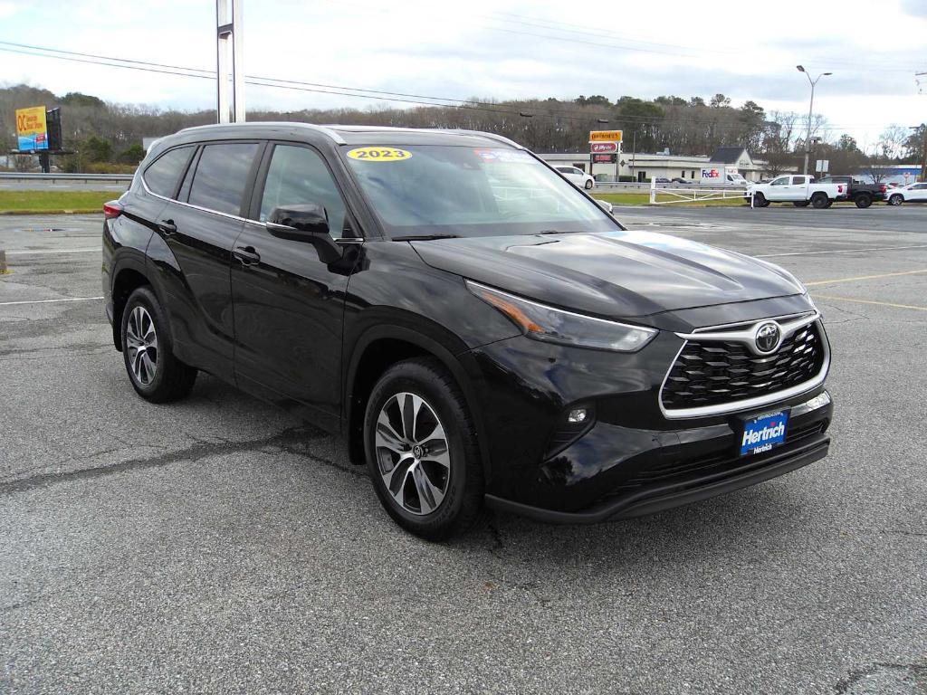 used 2023 Toyota Highlander car, priced at $34,879