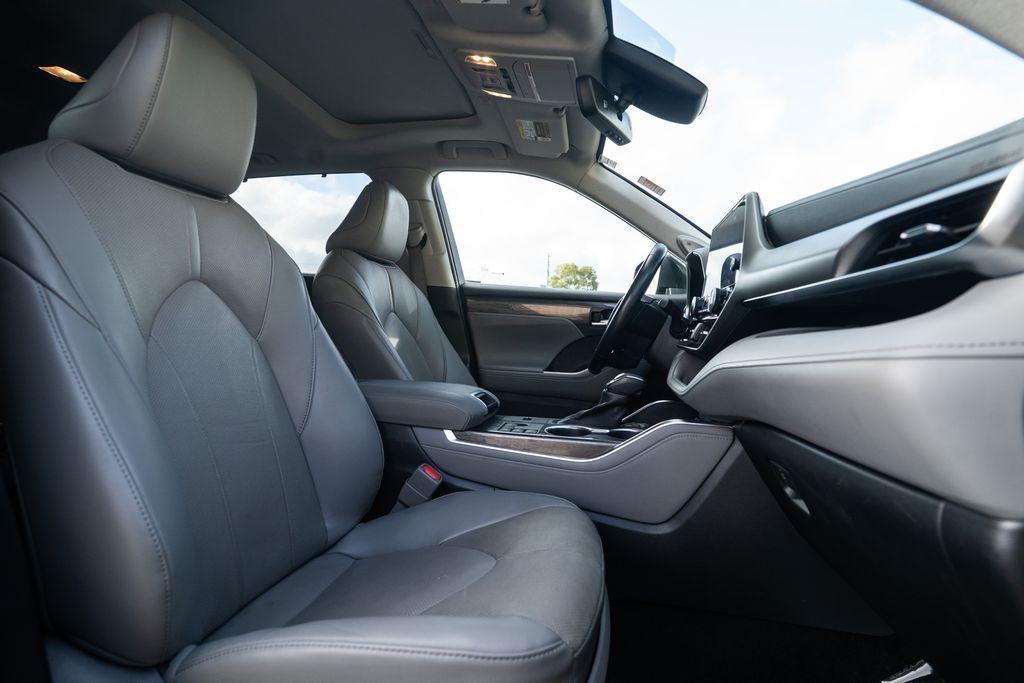 used 2023 Toyota Highlander car, priced at $33,777