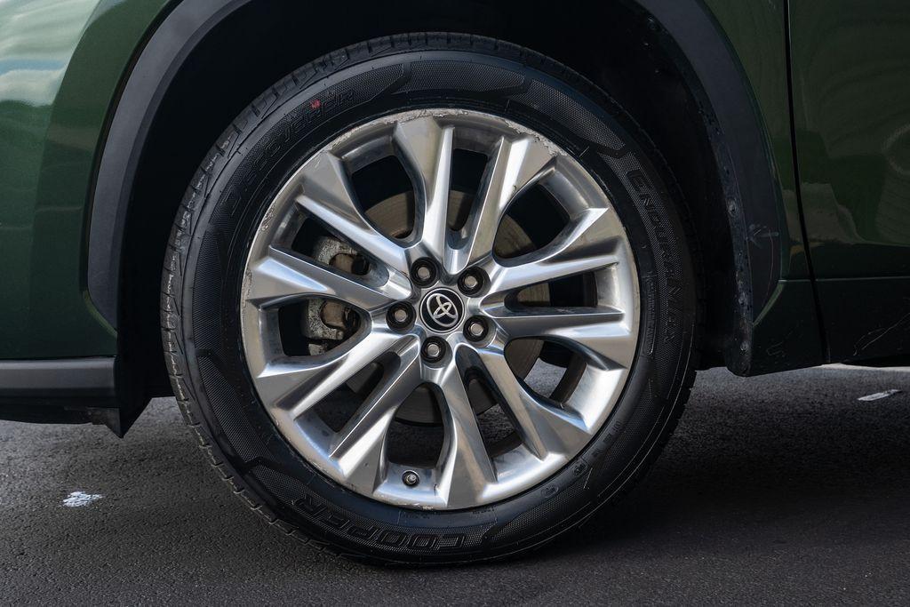 used 2023 Toyota Highlander car, priced at $33,777