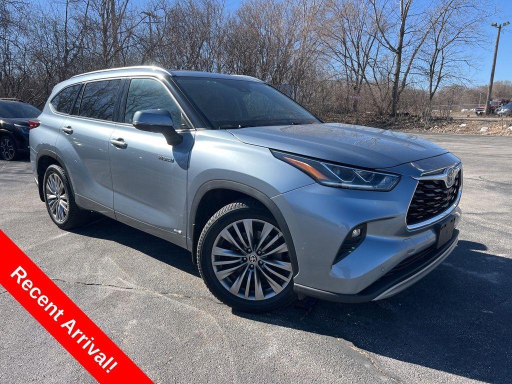 used 2020 Toyota Highlander Hybrid car, priced at $32,498