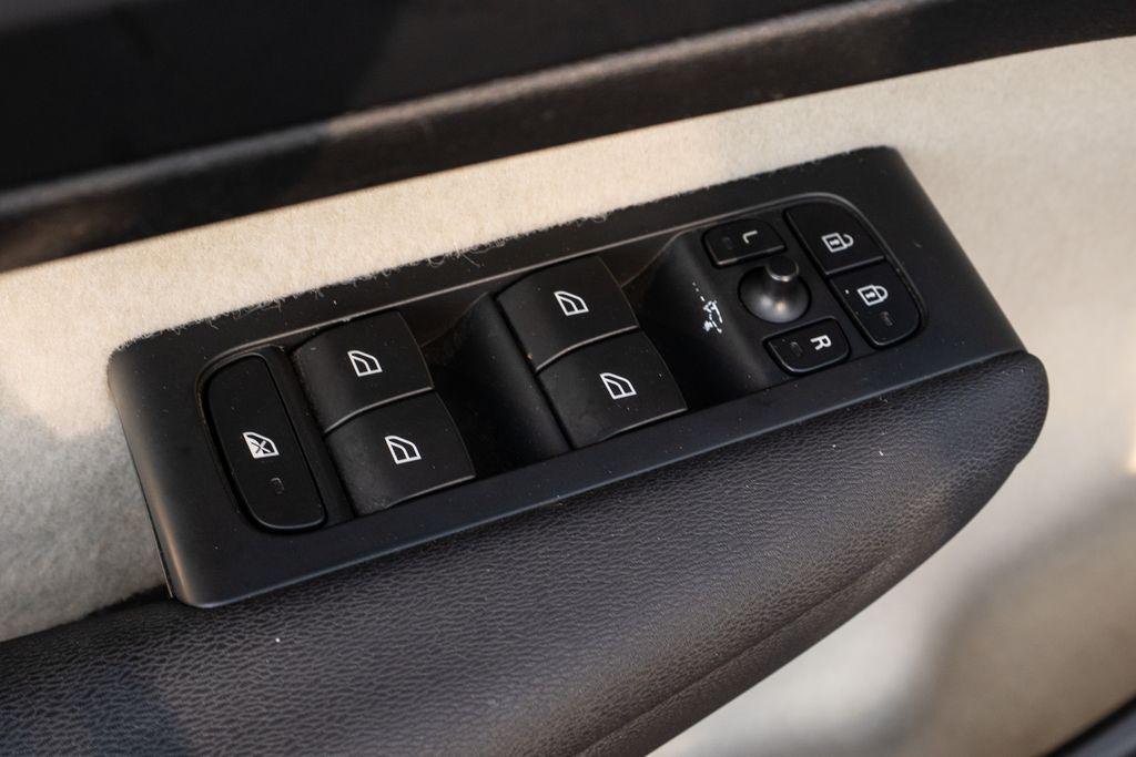 used 2023 Volvo XC40 car, priced at $22,777