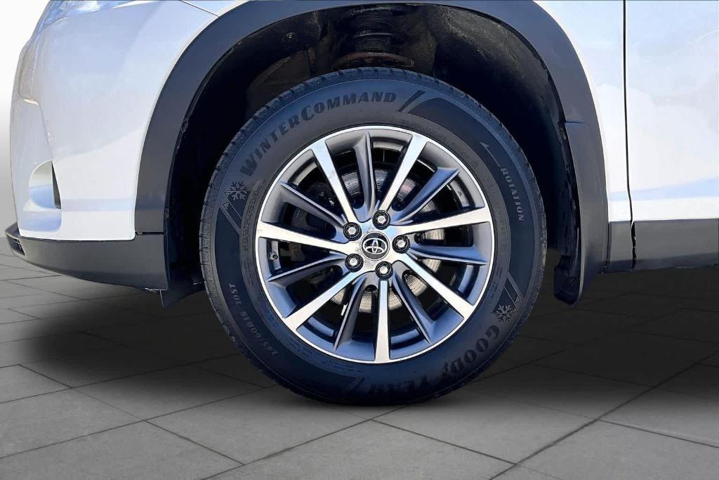 used 2019 Toyota Highlander car, priced at $22,131