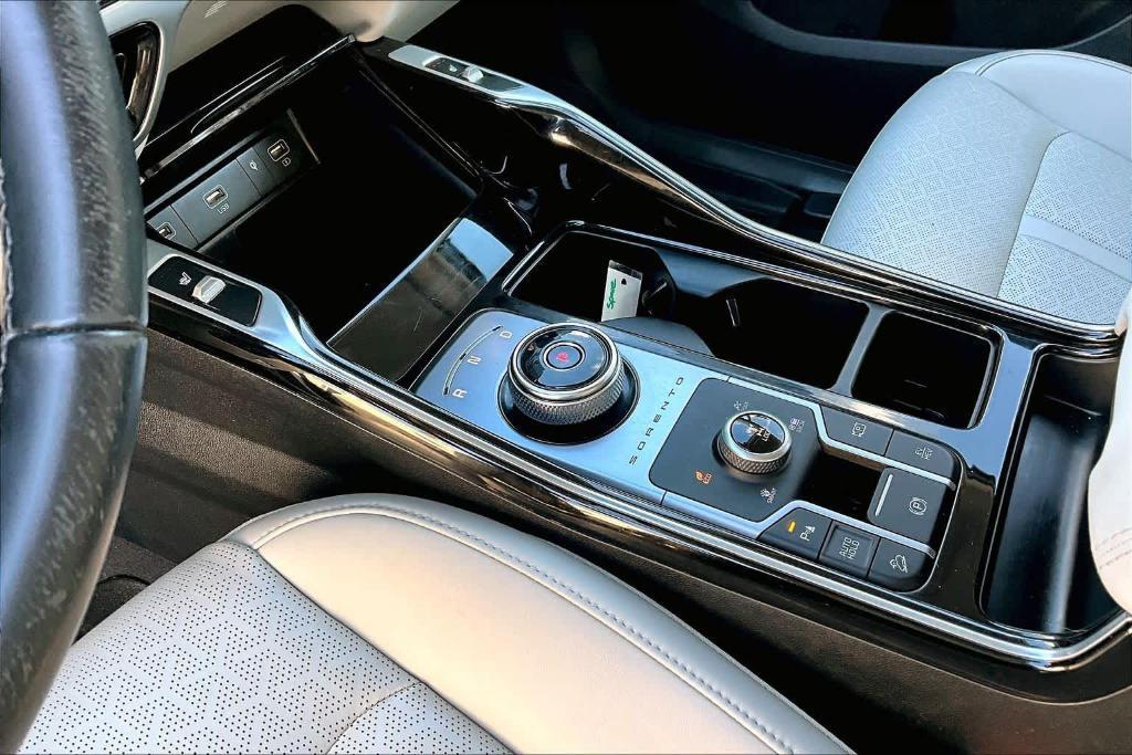 used 2022 Kia Sorento Plug-In Hybrid car, priced at $24,695