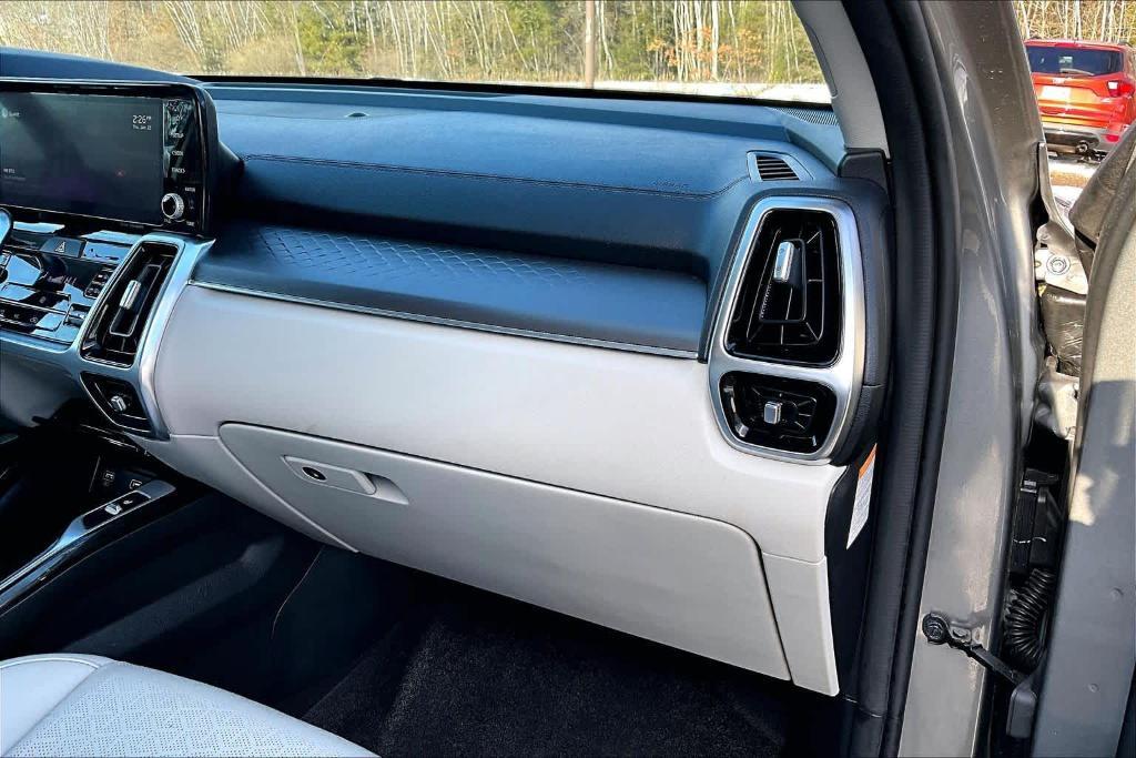 used 2022 Kia Sorento Plug-In Hybrid car, priced at $24,695