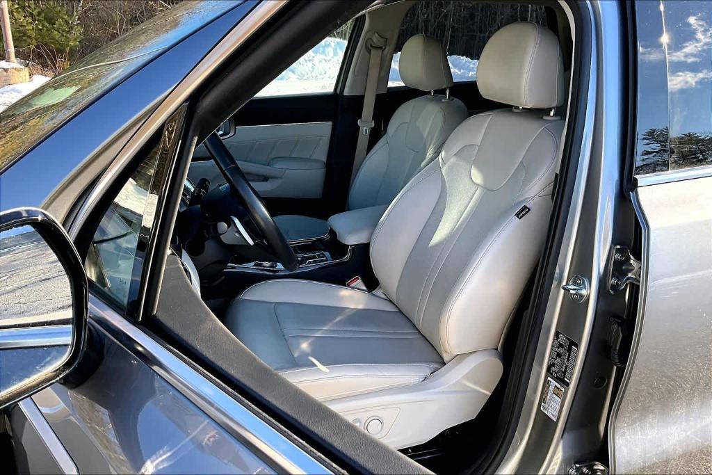 used 2022 Kia Sorento Plug-In Hybrid car, priced at $24,695
