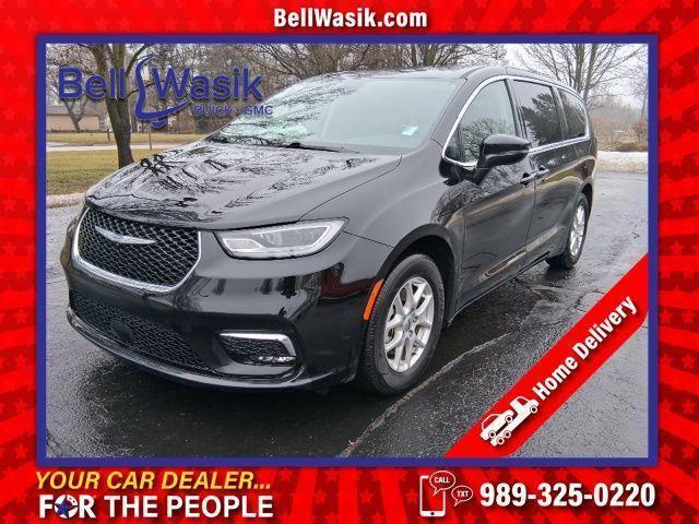 used 2024 Chrysler Pacifica car, priced at $27,620