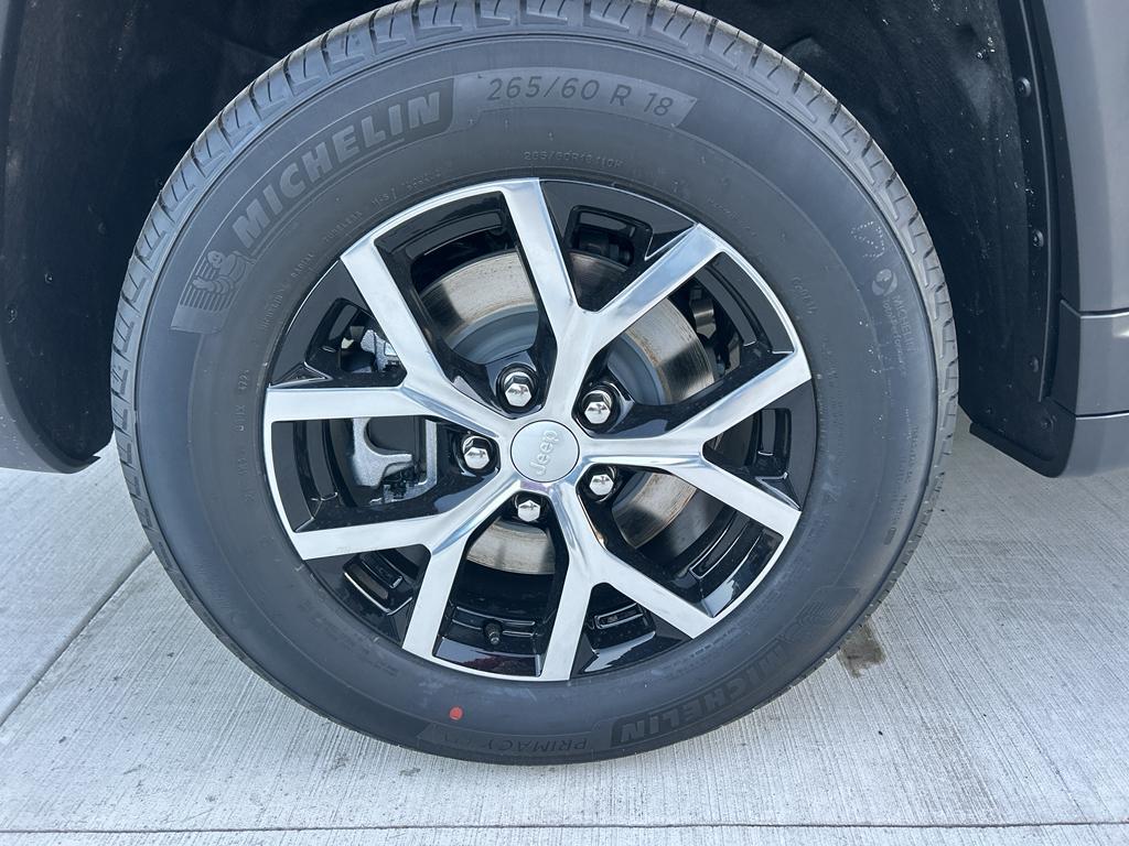 new 2025 Jeep Grand Cherokee L car, priced at $45,990