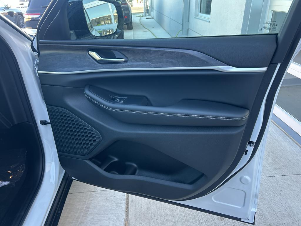 new 2025 Jeep Grand Cherokee L car, priced at $51,735