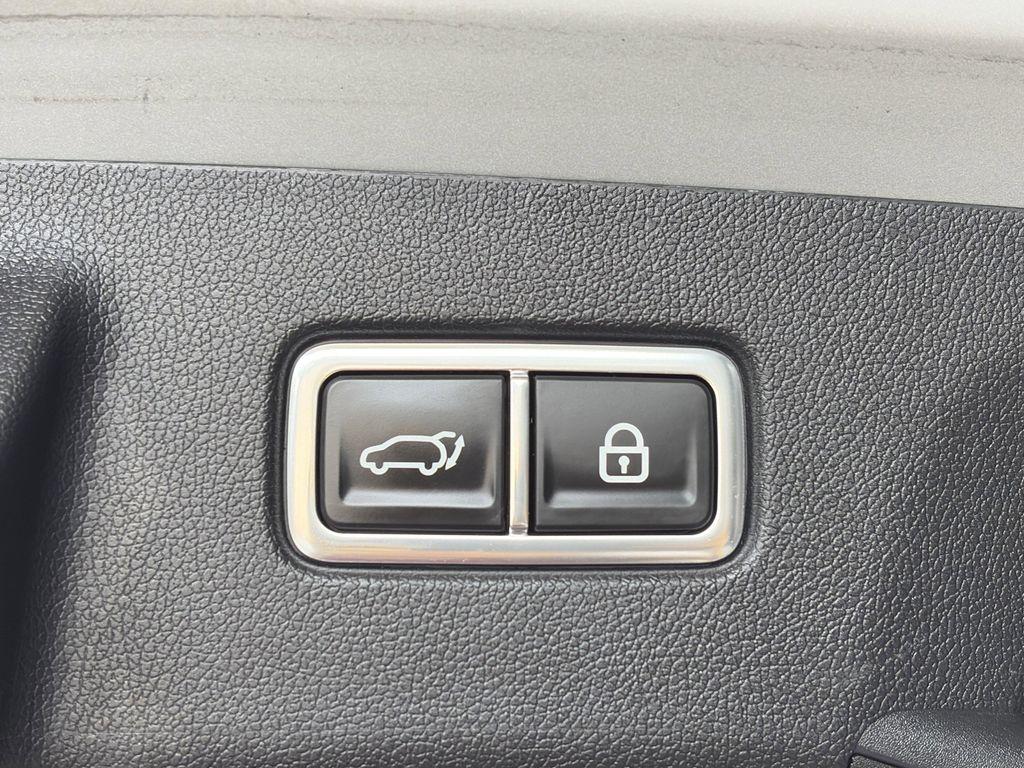 used 2022 Kia Sorento car, priced at $23,309