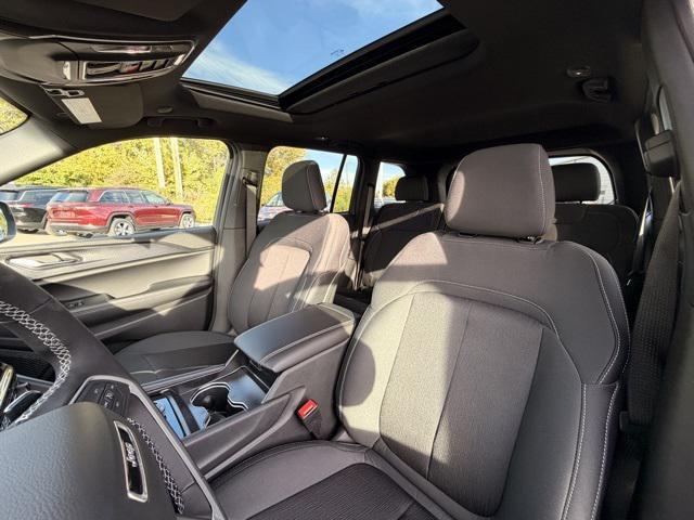 new 2025 Jeep Grand Cherokee car, priced at $38,437