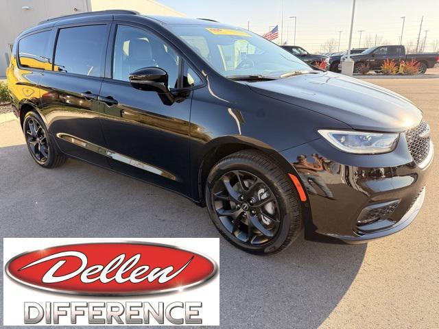 new 2026 Chrysler Pacifica car, priced at $44,546