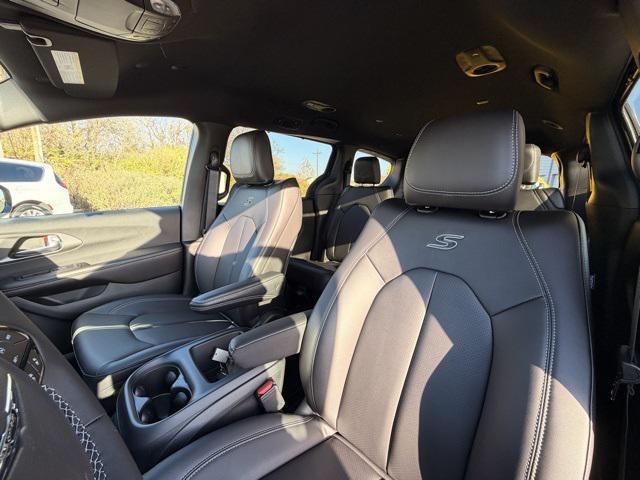 new 2026 Chrysler Pacifica car, priced at $44,546