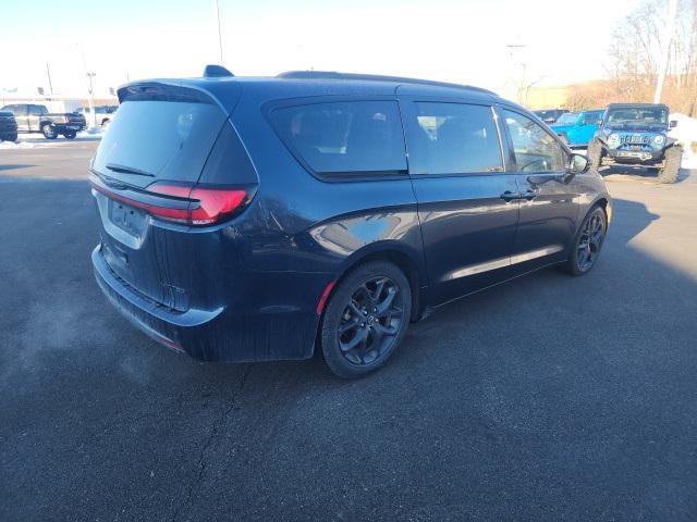 used 2025 Chrysler Pacifica car, priced at $35,500