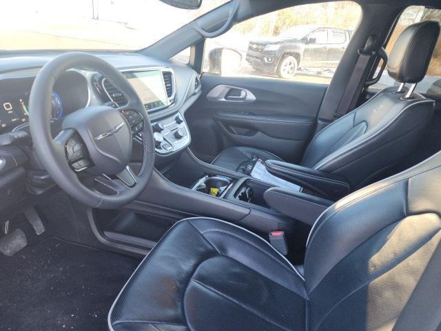 used 2025 Chrysler Pacifica car, priced at $35,500