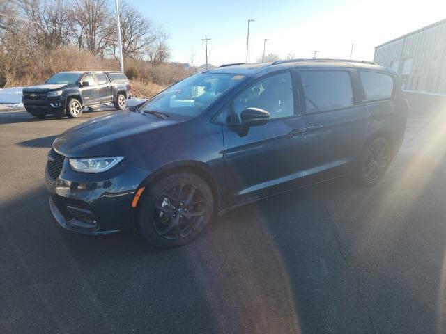 used 2025 Chrysler Pacifica car, priced at $35,500