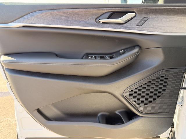 new 2025 Jeep Grand Cherokee car, priced at $47,015