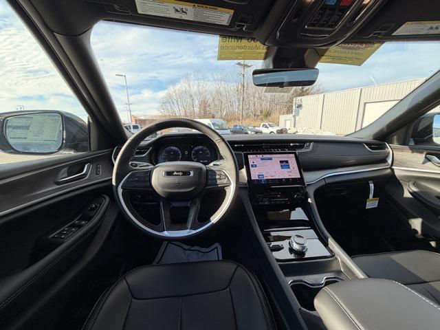 new 2025 Jeep Grand Cherokee car, priced at $47,015